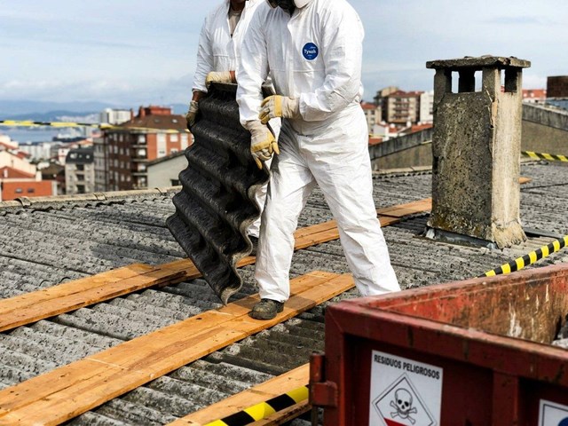 Adiós al amianto: retirada de cubiertas de fibrocemento en Vigo