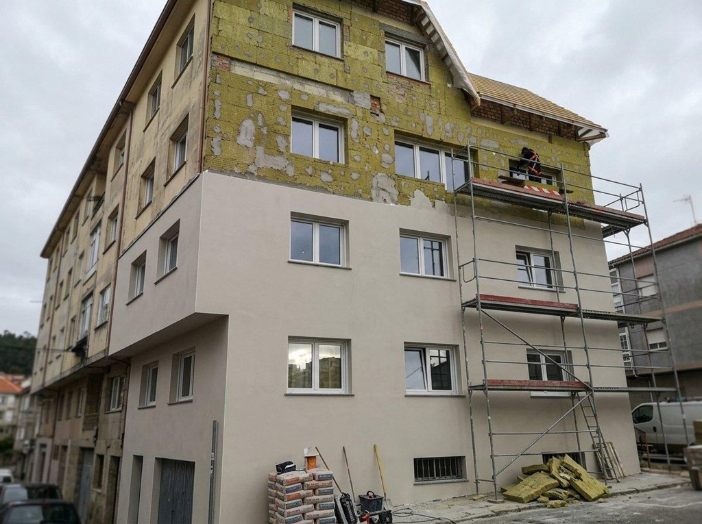 Foto 1 Ahorra en tu factura con la rehabilitación energética de edificios en Vigo